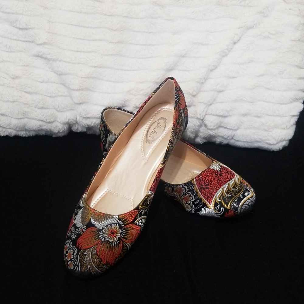 Brand New Beautiful Flats sz11